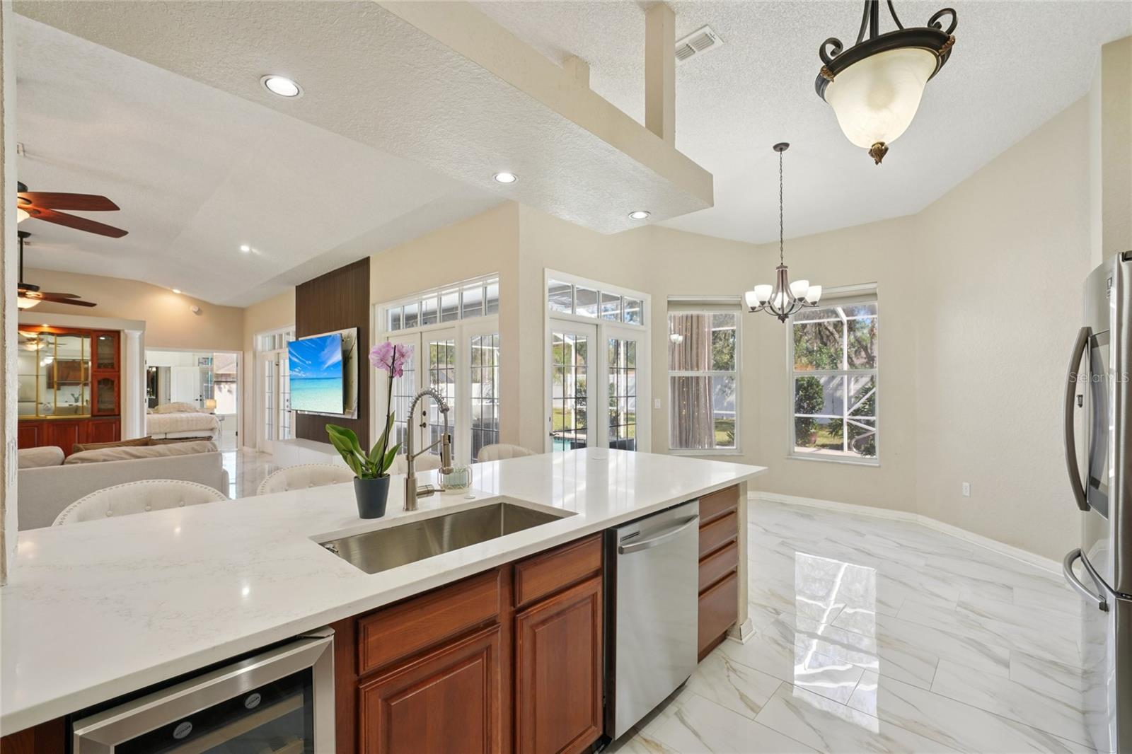 Image 25 of 100 For 321 Cressida Circle