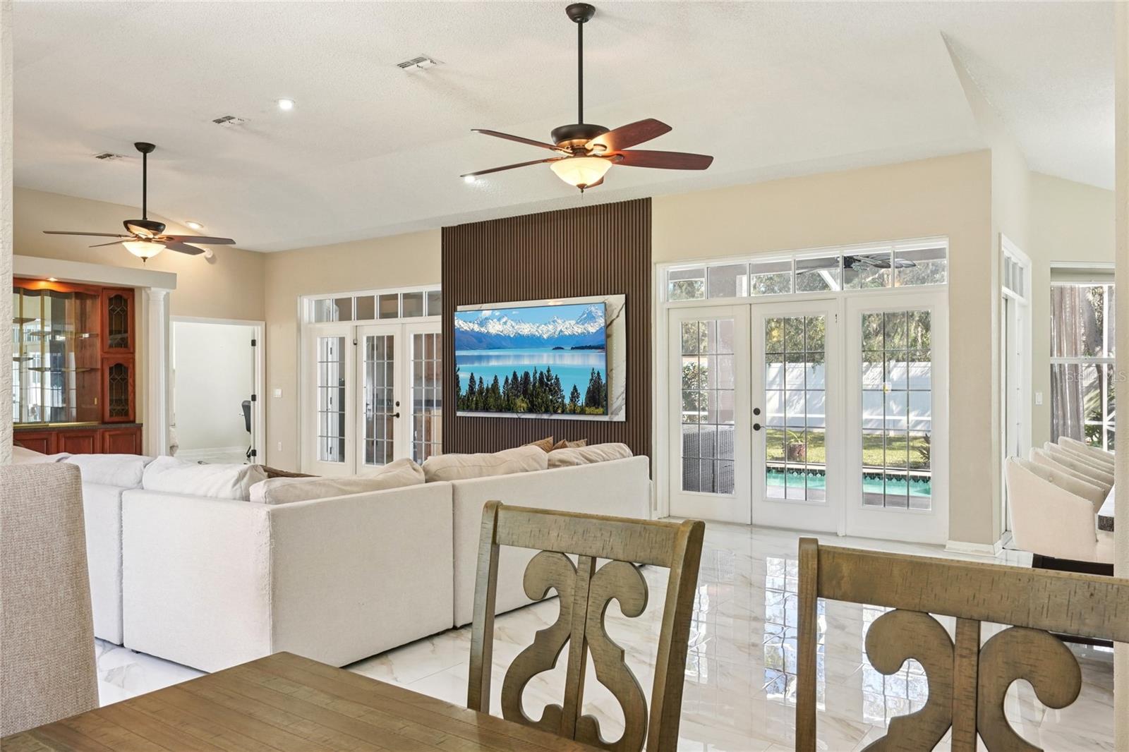 Image 30 of 100 For 321 Cressida Circle