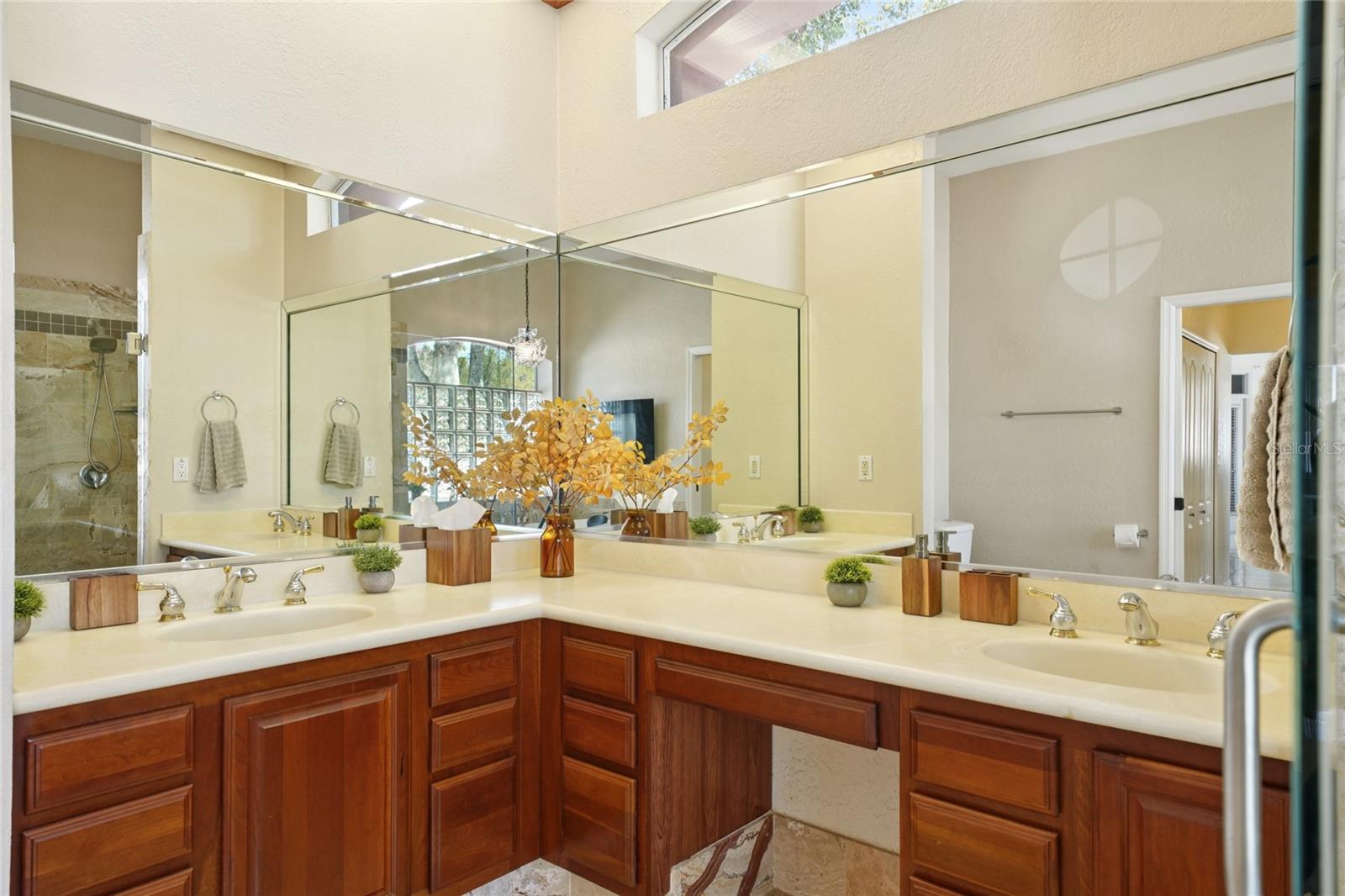 Image 41 of 100 For 321 Cressida Circle