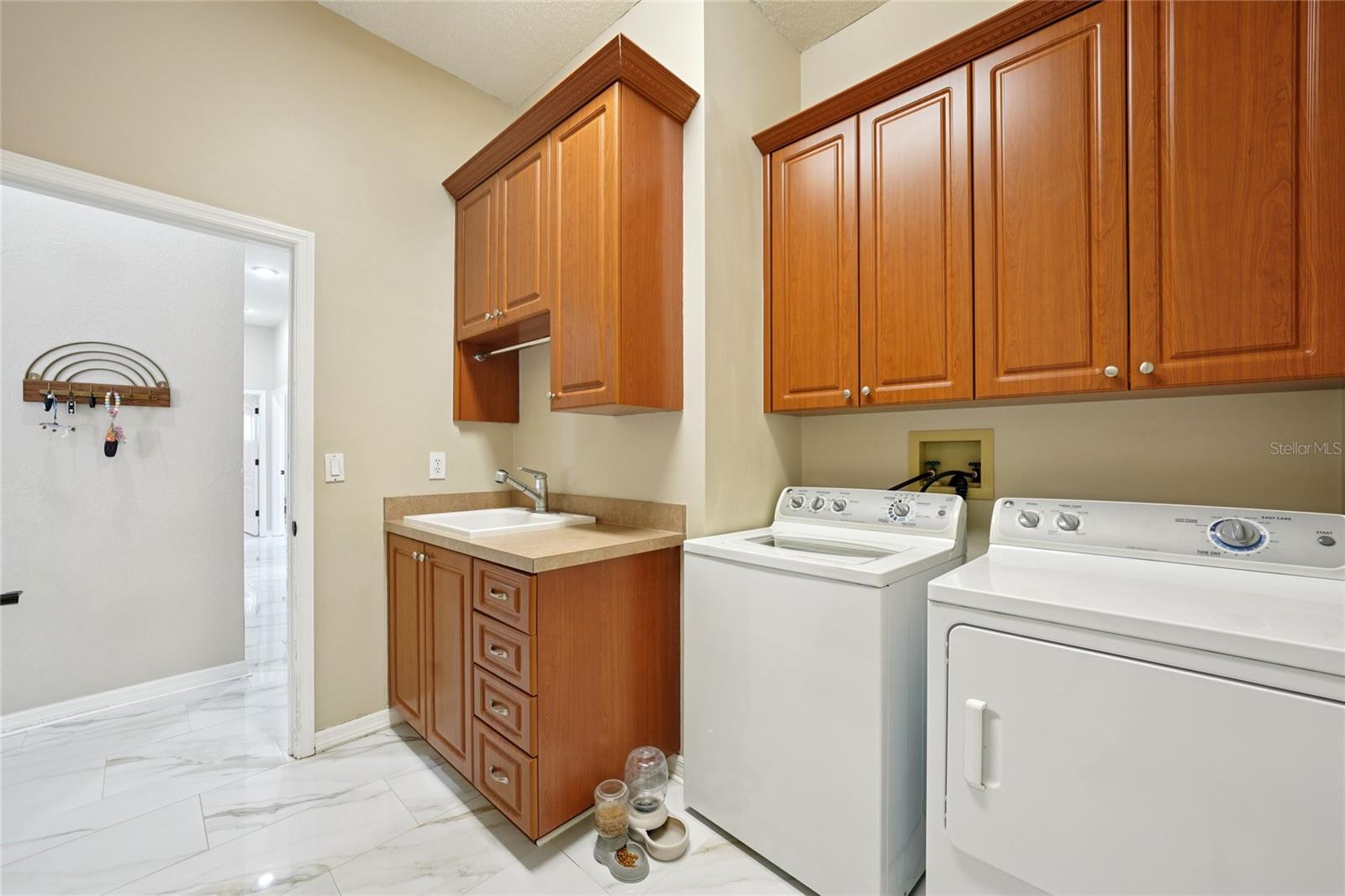 Image 50 of 100 For 321 Cressida Circle