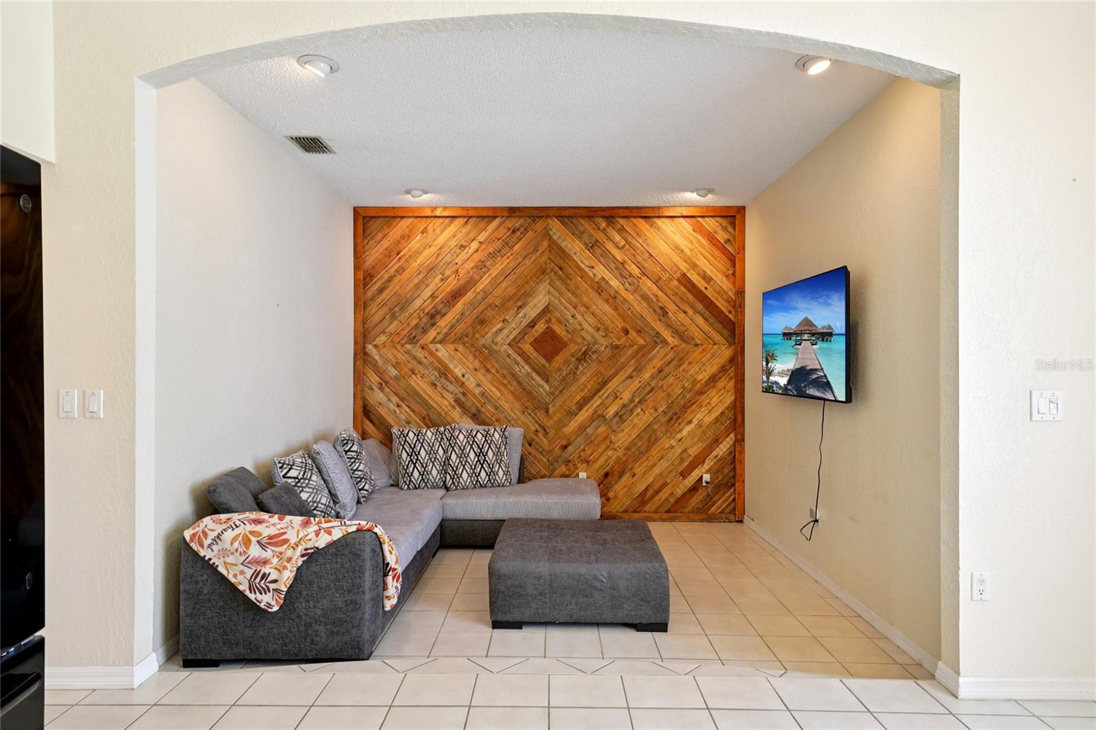 Image 61 of 100 For 321 Cressida Circle