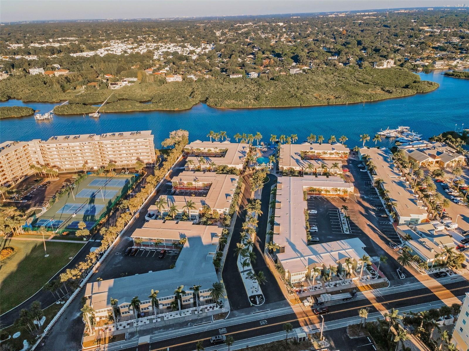 Image 37 of 56 For 19417 Gulf Boulevard F207