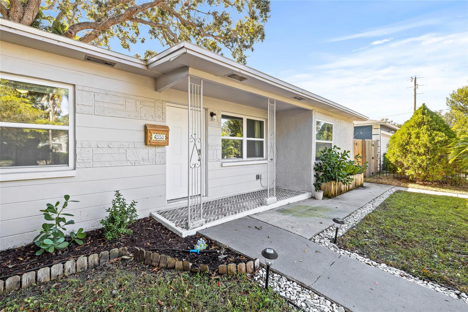 Image 5 of 34 For 4350 1st Avenue S