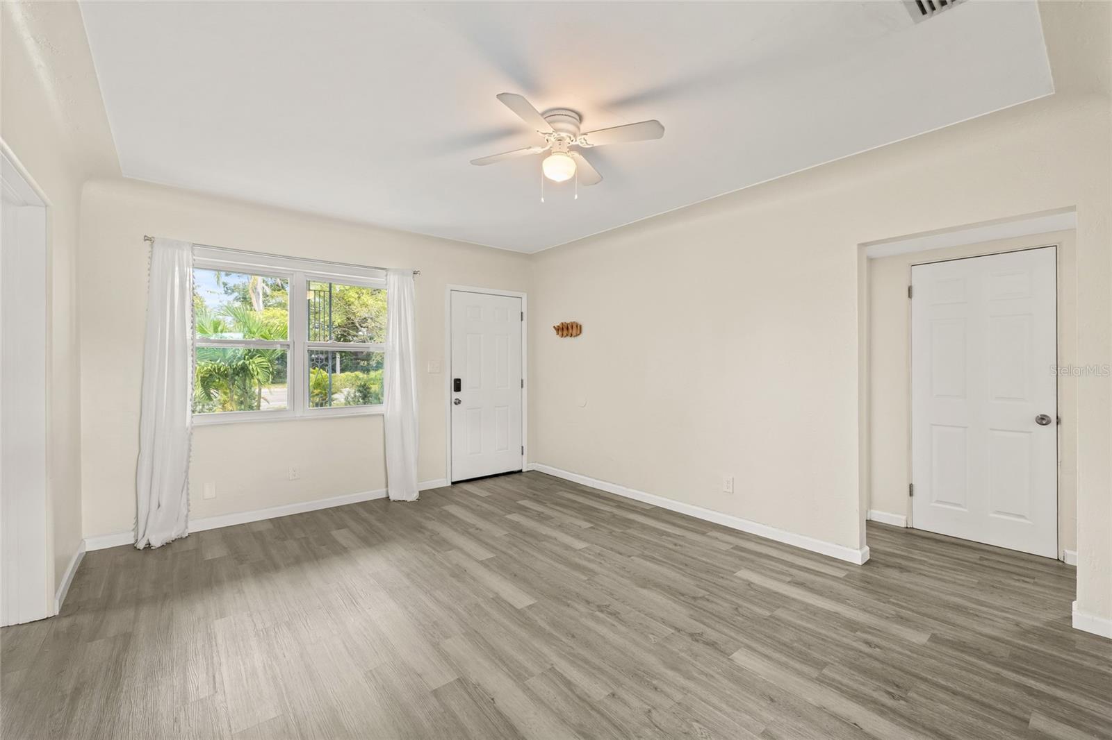 Image 9 of 34 For 4350 1st Avenue S