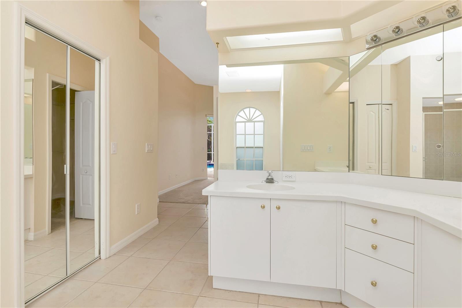 Image 12 of 34 For 731 Waterside Court