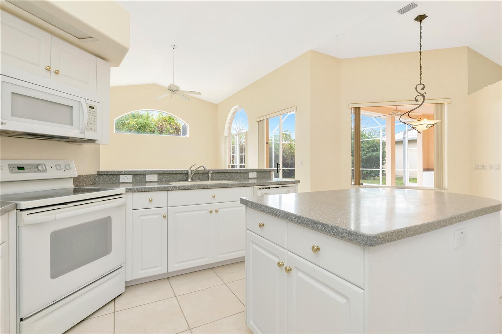 Image 18 of 34 For 731 Waterside Court