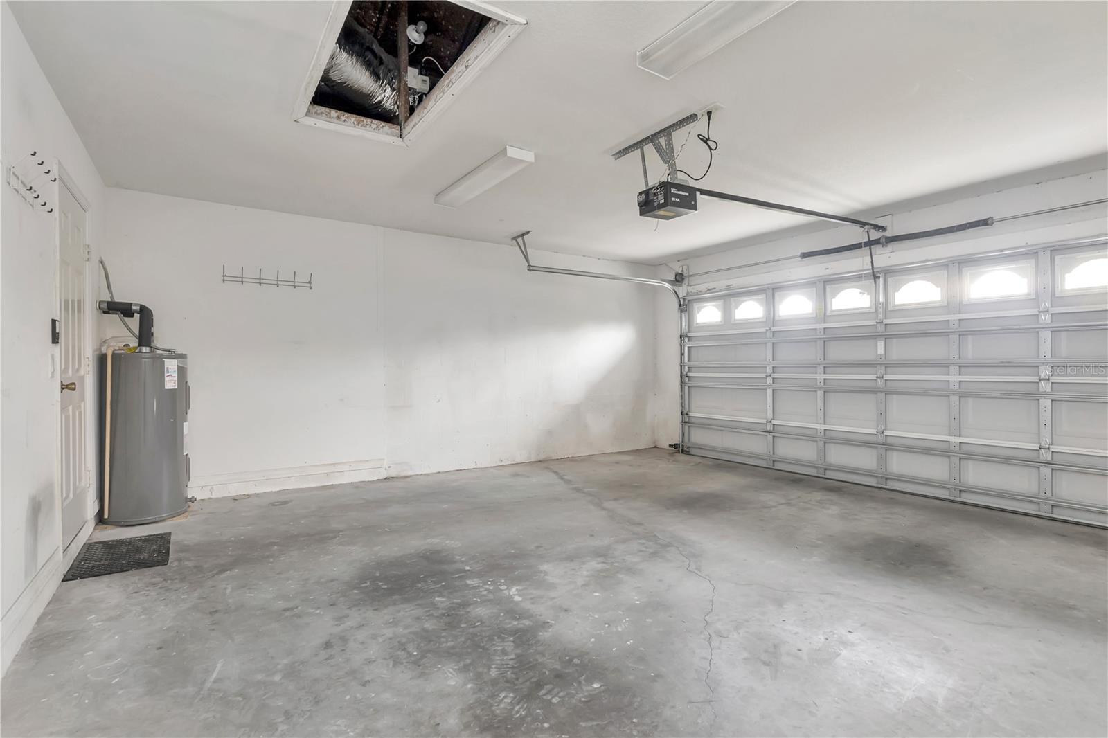 Image 21 of 34 For 731 Waterside Court