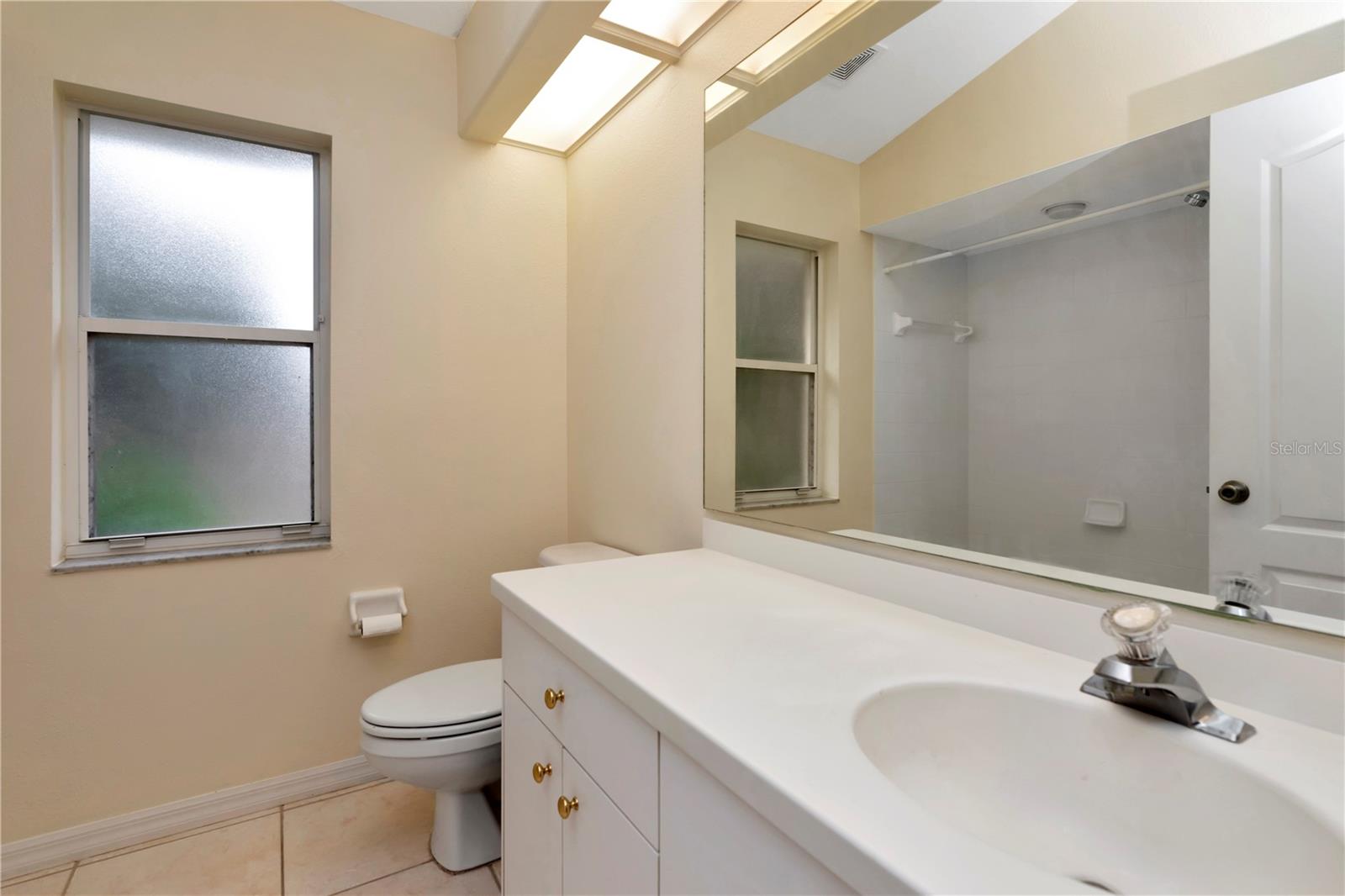 Image 25 of 34 For 731 Waterside Court