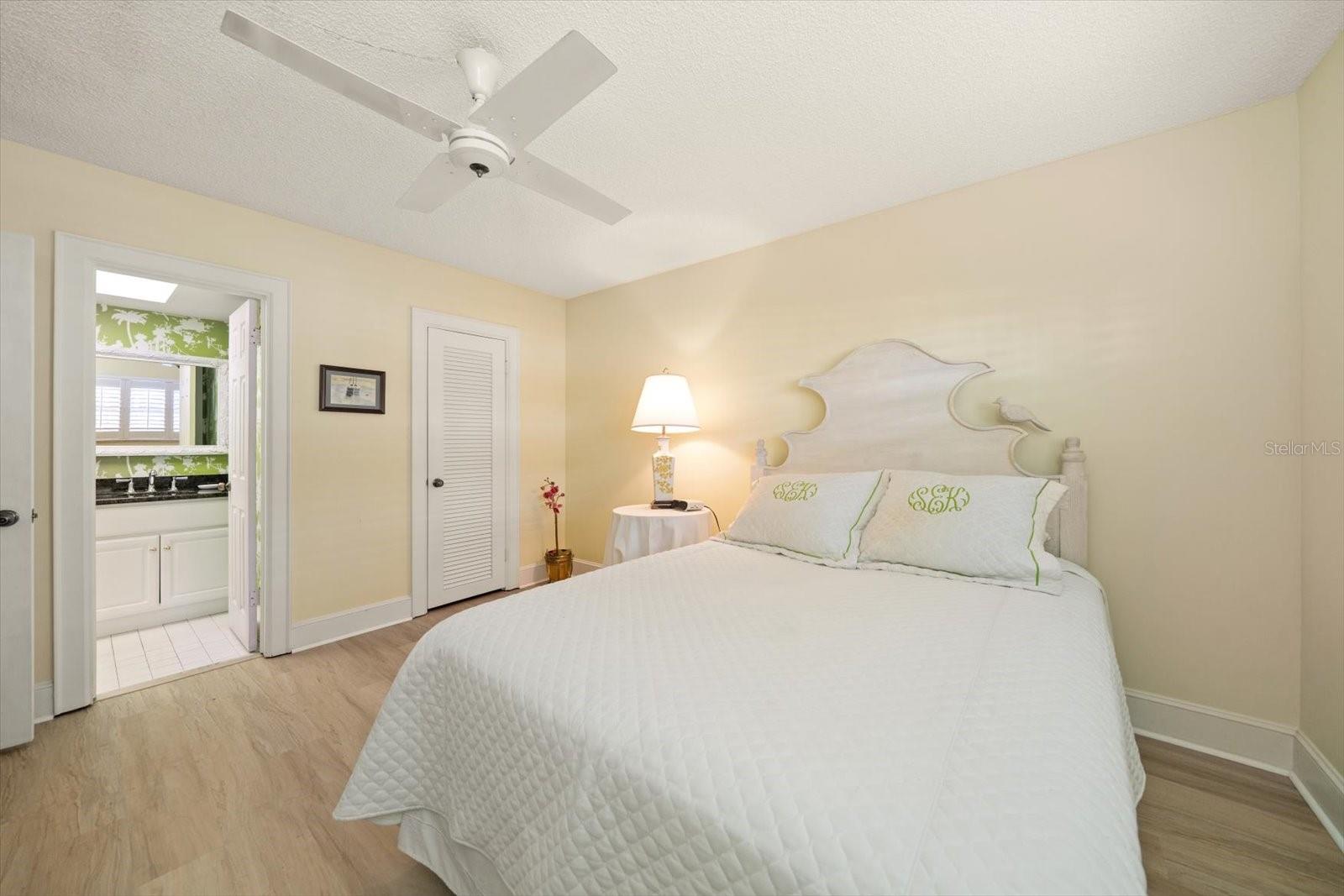 Image 25 of 33 For 131 Bluff View Drive 104