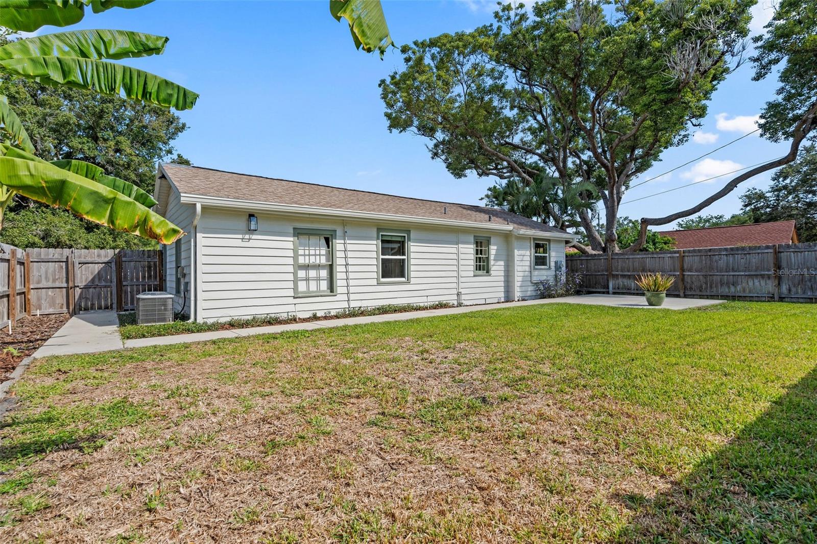 Image 2 of 13 For 1381 Hibiscus Street