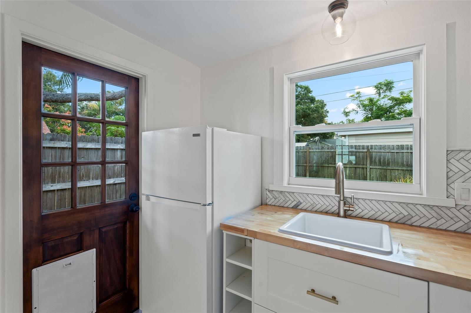 Image 5 of 13 For 1381 Hibiscus Street