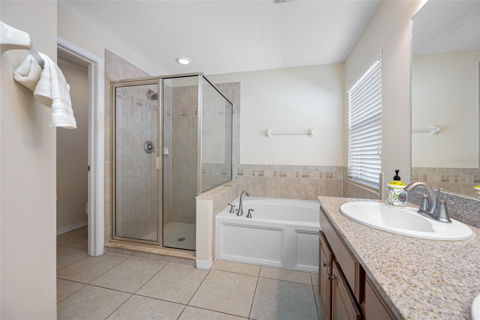 Image 27 of 69 For 13730 Royston Bend