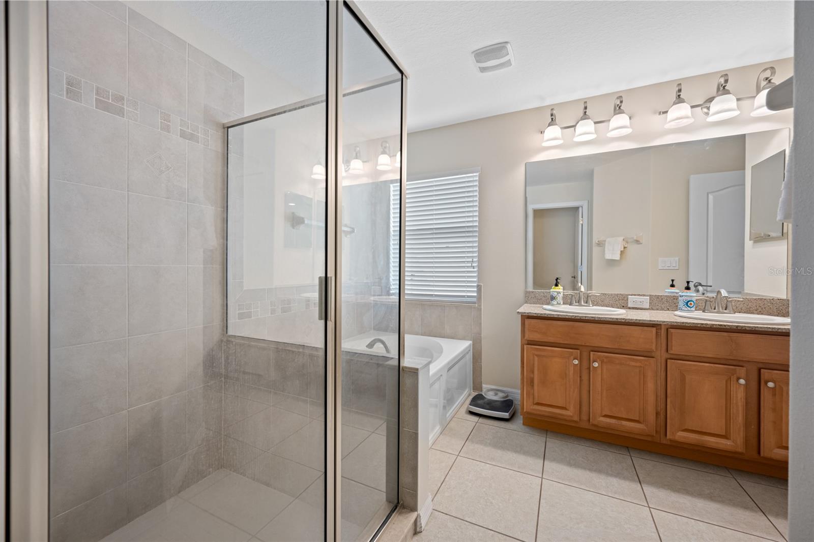 Image 29 of 69 For 13730 Royston Bend