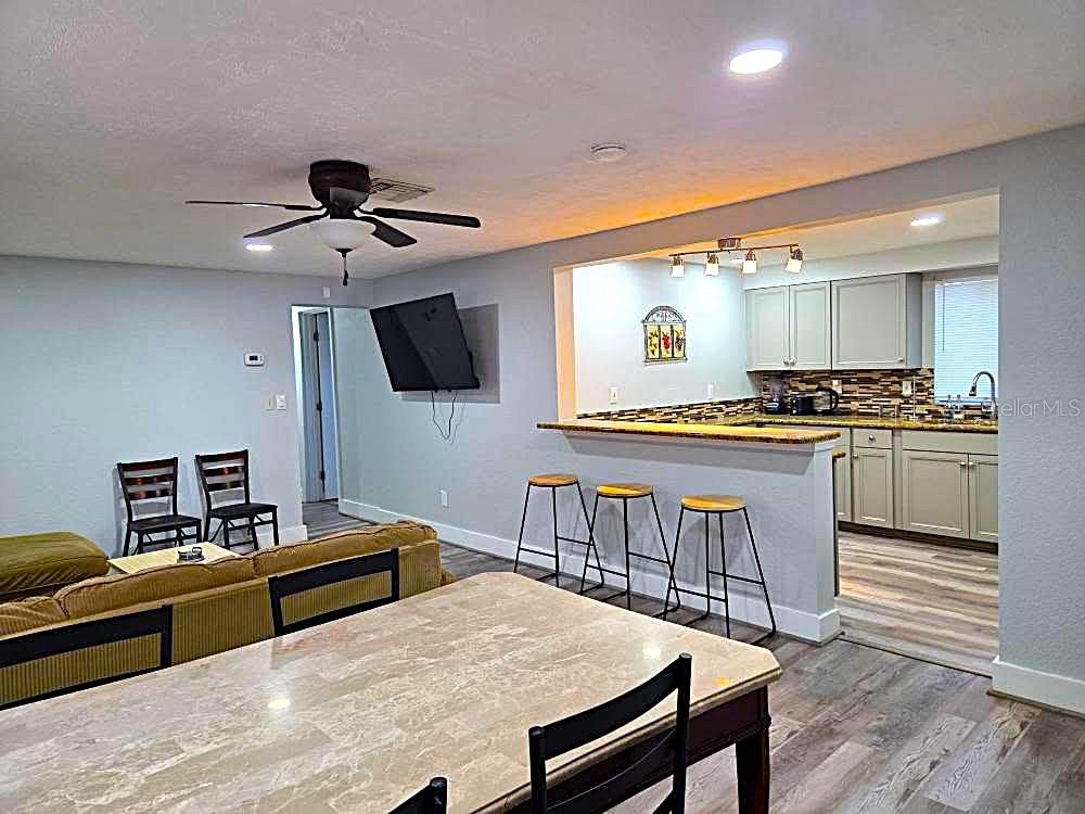 Image 3 of 29 For 6886 49th Avenue N