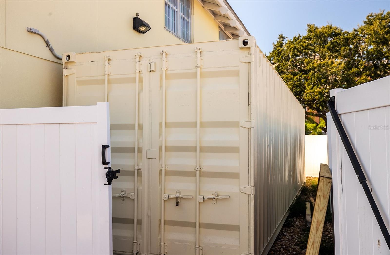 Image 16 of 65 For 525 8th Street W