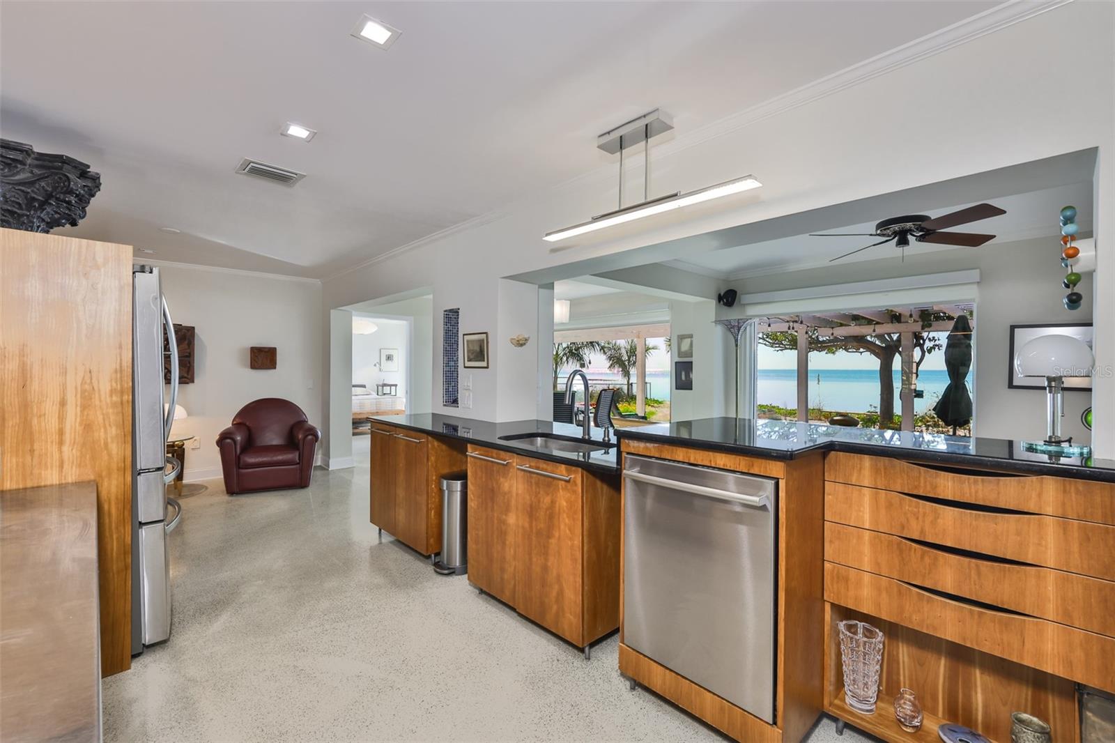 Image 23 of 95 For 2158 Blossom Way S