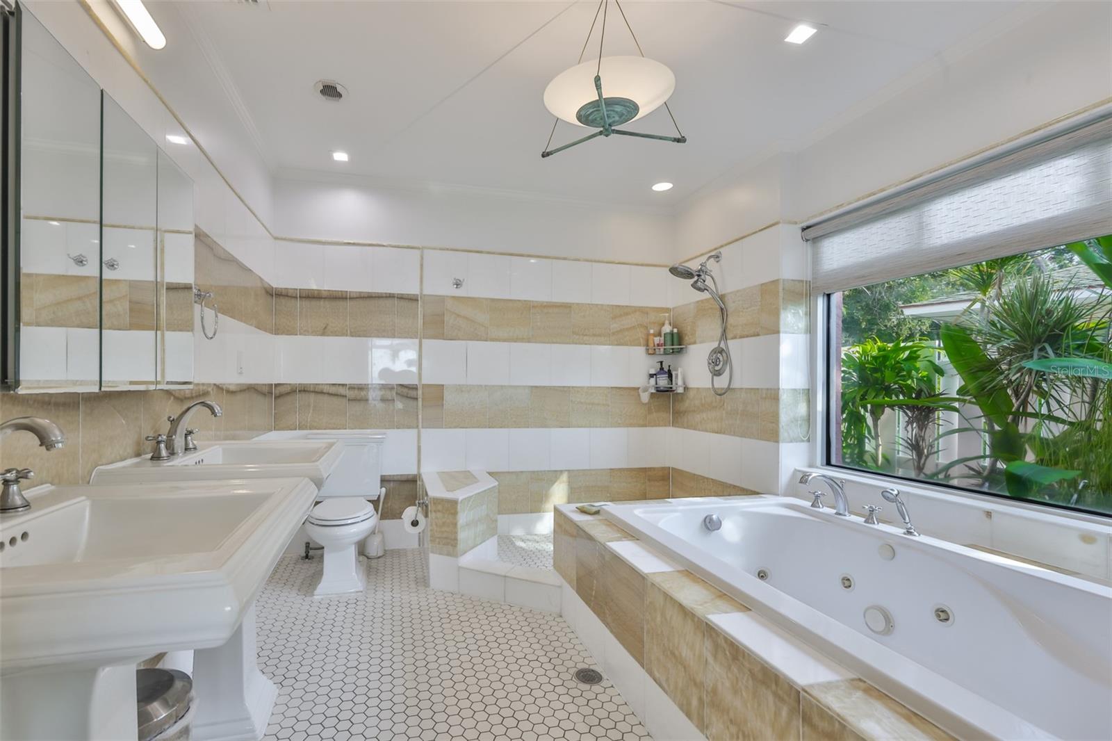 Image 44 of 95 For 2158 Blossom Way S