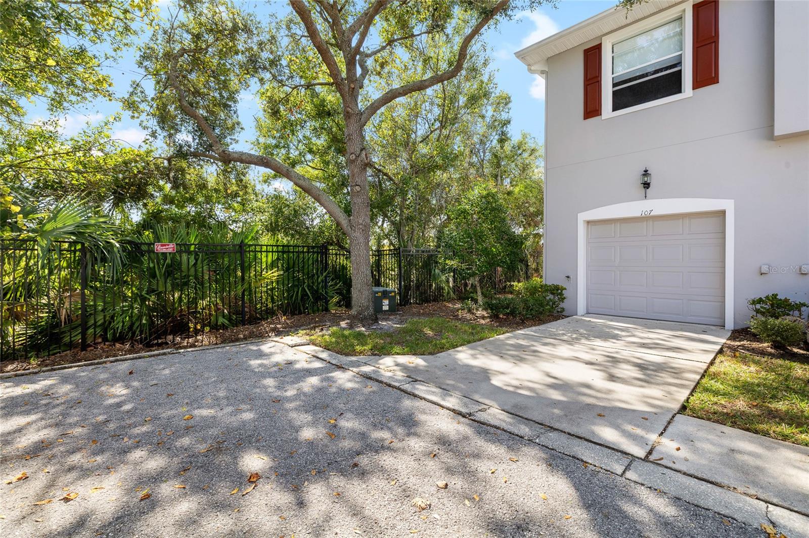 Image 21 of 43 For 9510 Georgian Park Lane 107