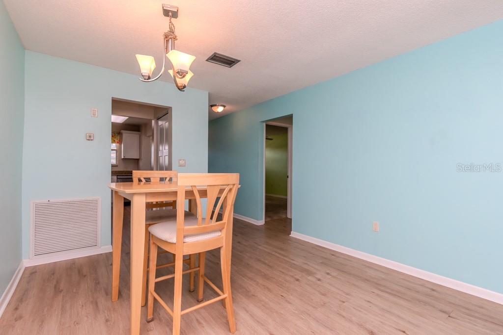 Image 12 of 51 For 6025 Shore Boulevard S 611