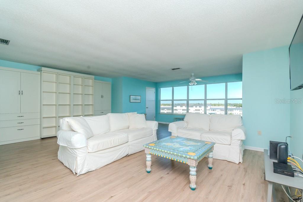 Image 13 of 51 For 6025 Shore Boulevard S 611