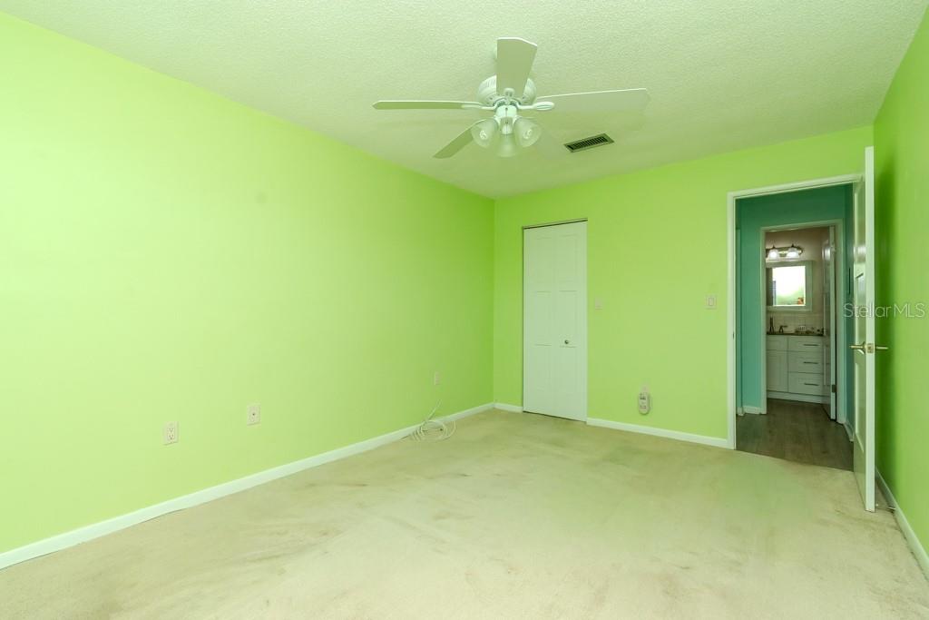 Image 25 of 51 For 6025 Shore Boulevard S 611