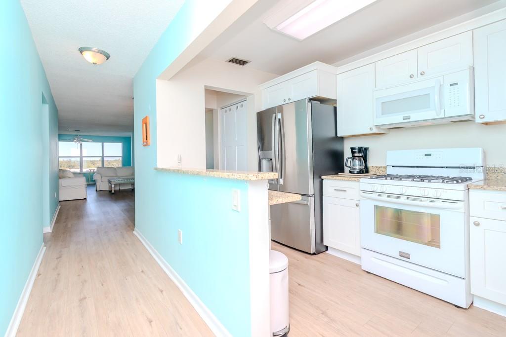 Image 5 of 51 For 6025 Shore Boulevard S 611