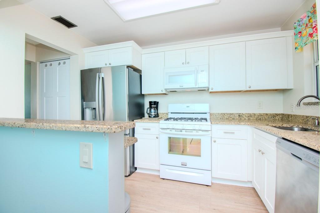 Image 6 of 51 For 6025 Shore Boulevard S 611