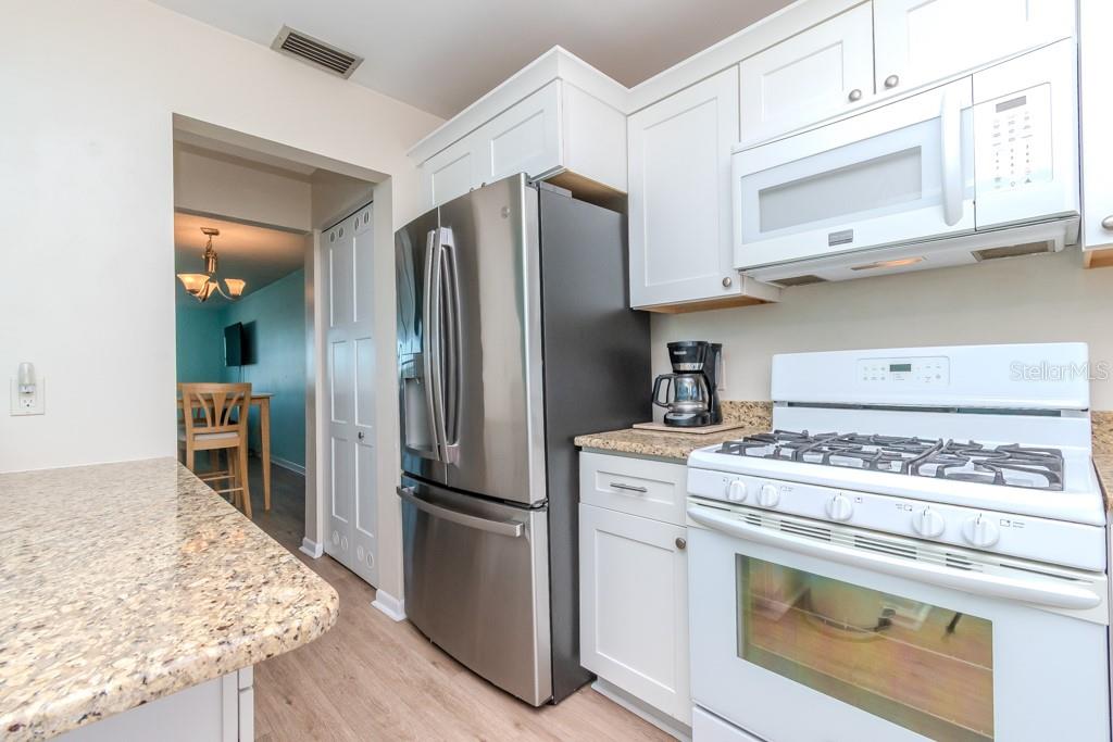 Image 8 of 51 For 6025 Shore Boulevard S 611