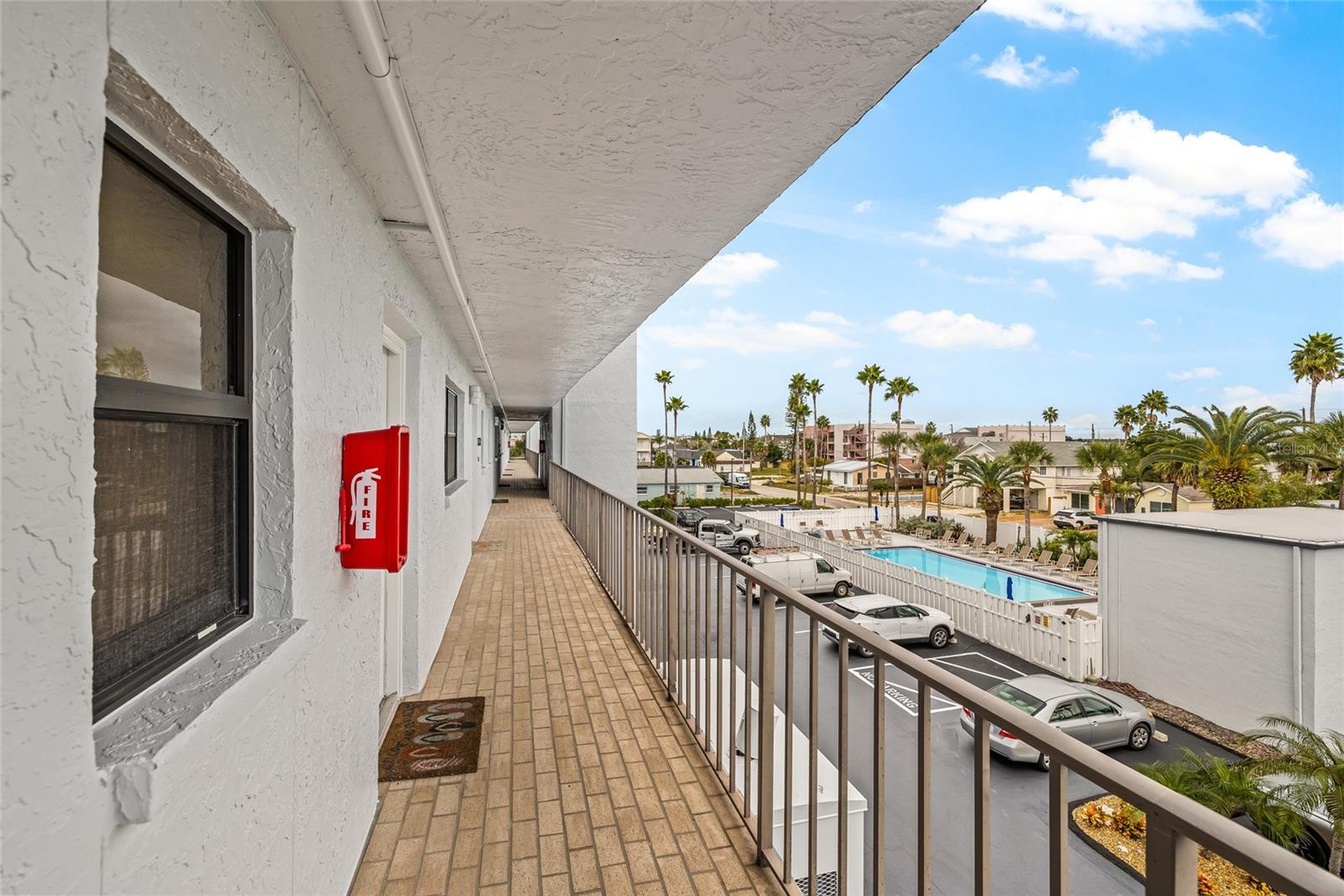 Image 3 of 38 For 14001 Gulf Boulevard 304