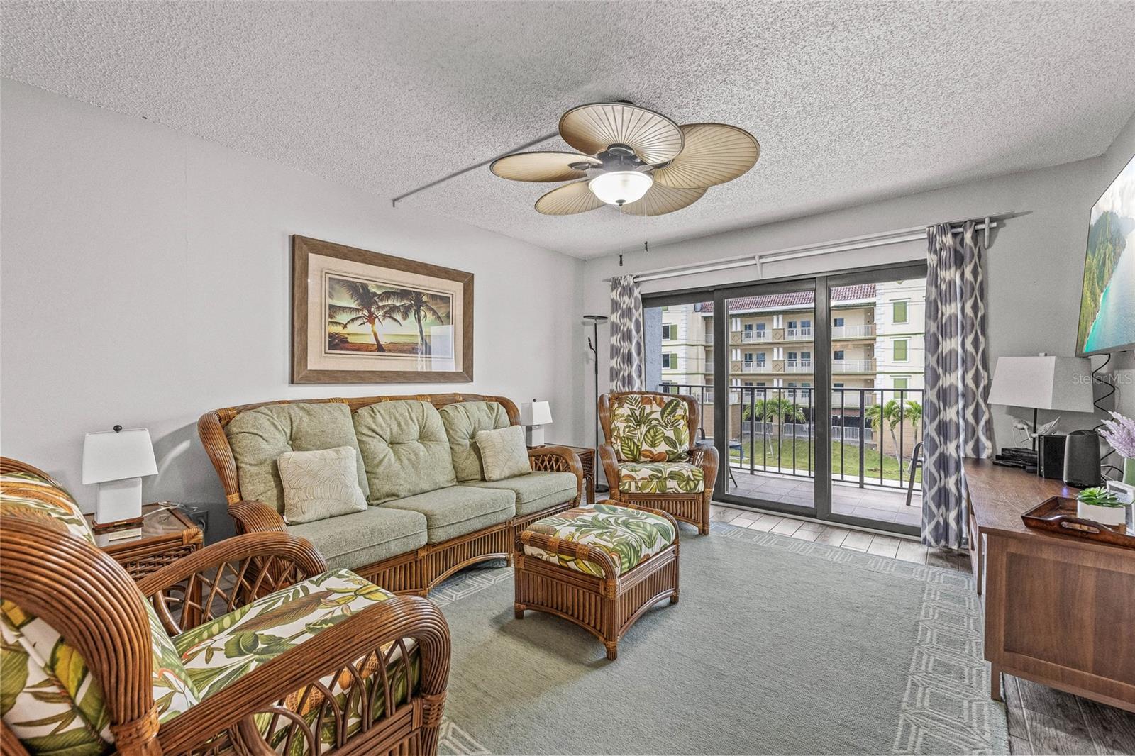 Image 33 of 38 For 14001 Gulf Boulevard 304