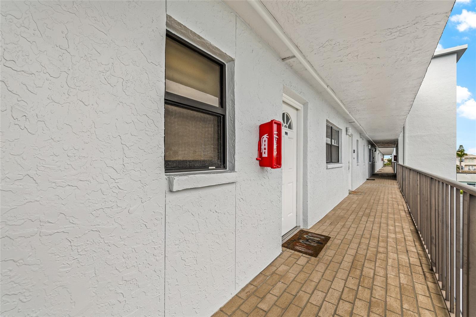 Image 4 of 38 For 14001 Gulf Boulevard 304