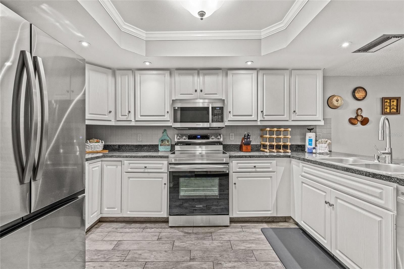 Image 9 of 38 For 14001 Gulf Boulevard 304