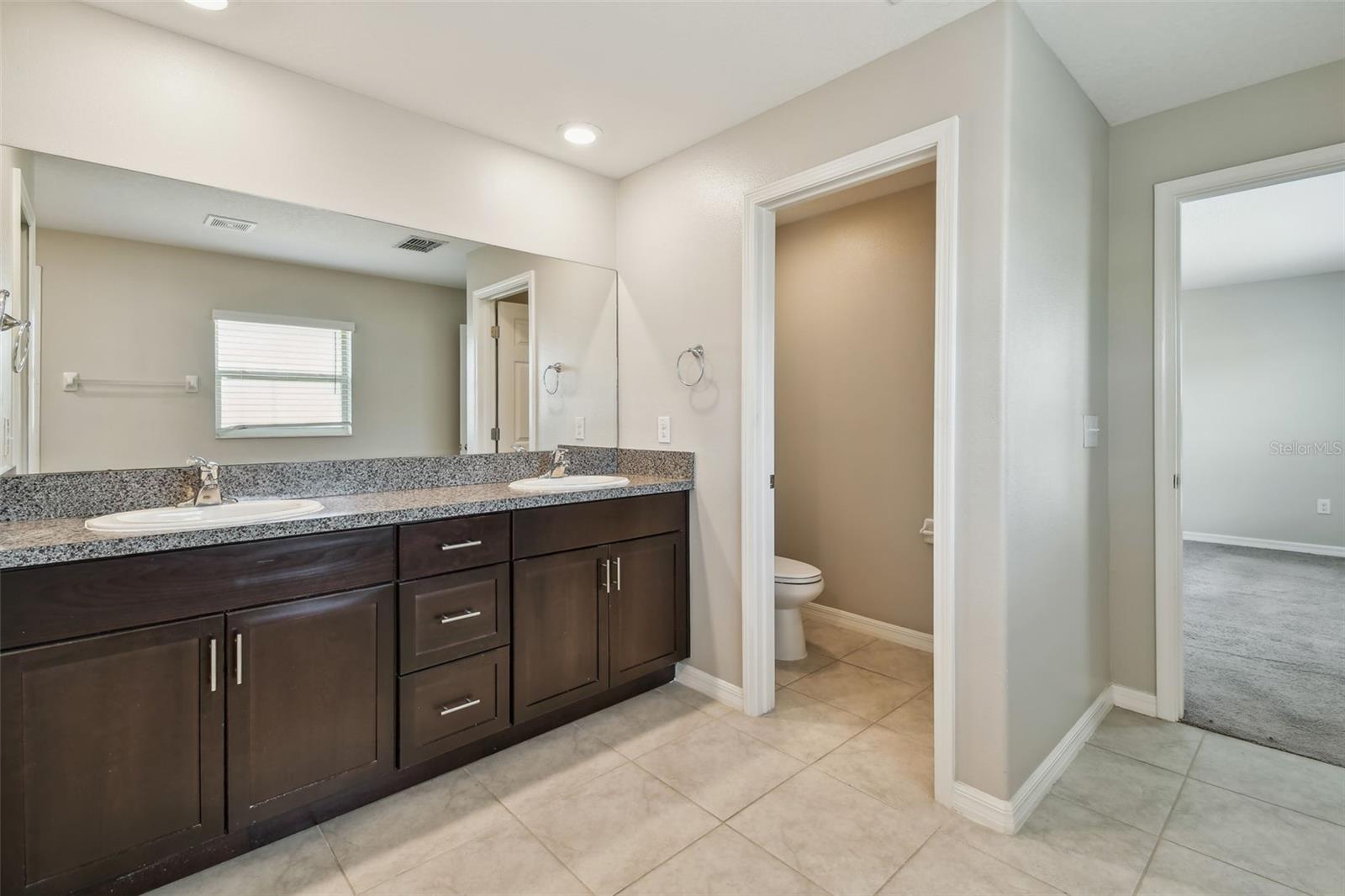 Image 37 of 78 For 10822 Crushed Grape Drive