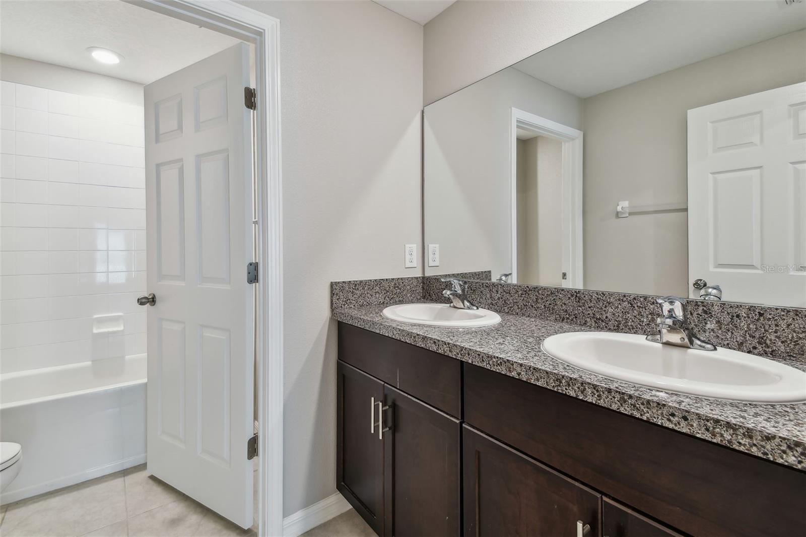 Image 40 of 78 For 10822 Crushed Grape Drive