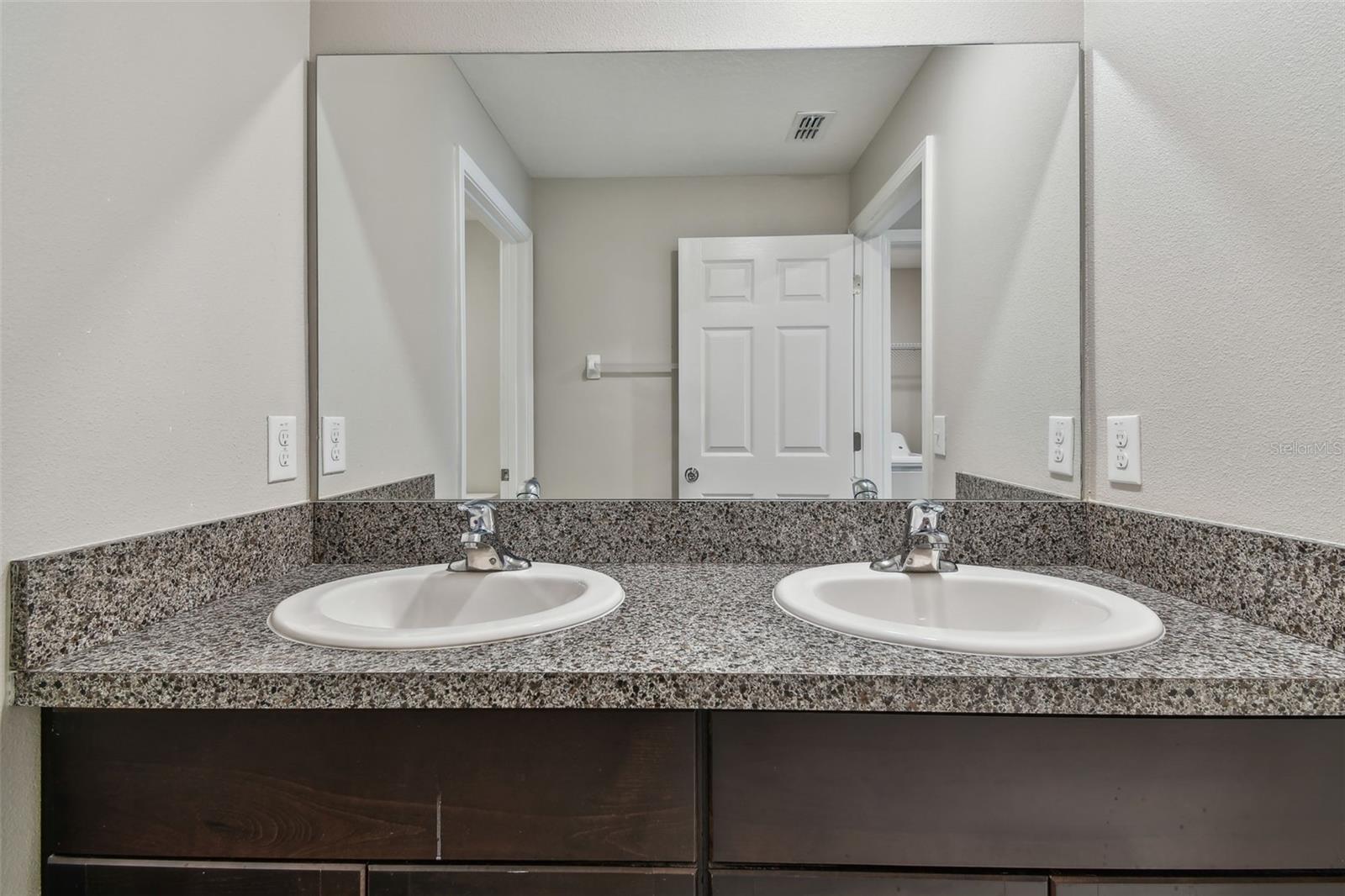 Image 41 of 78 For 10822 Crushed Grape Drive