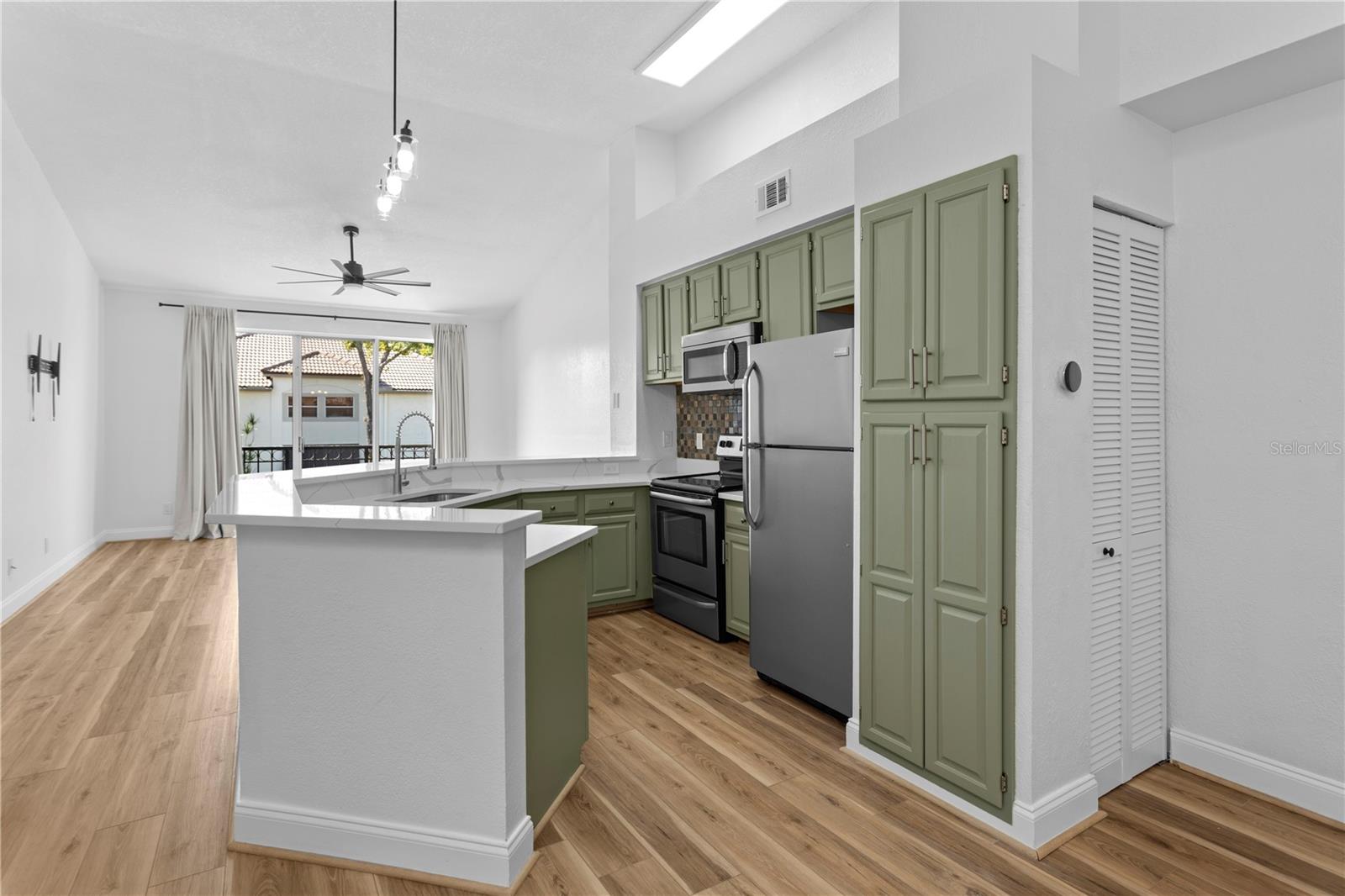 Image 12 of 35 For 604 Arbor Lake Lane