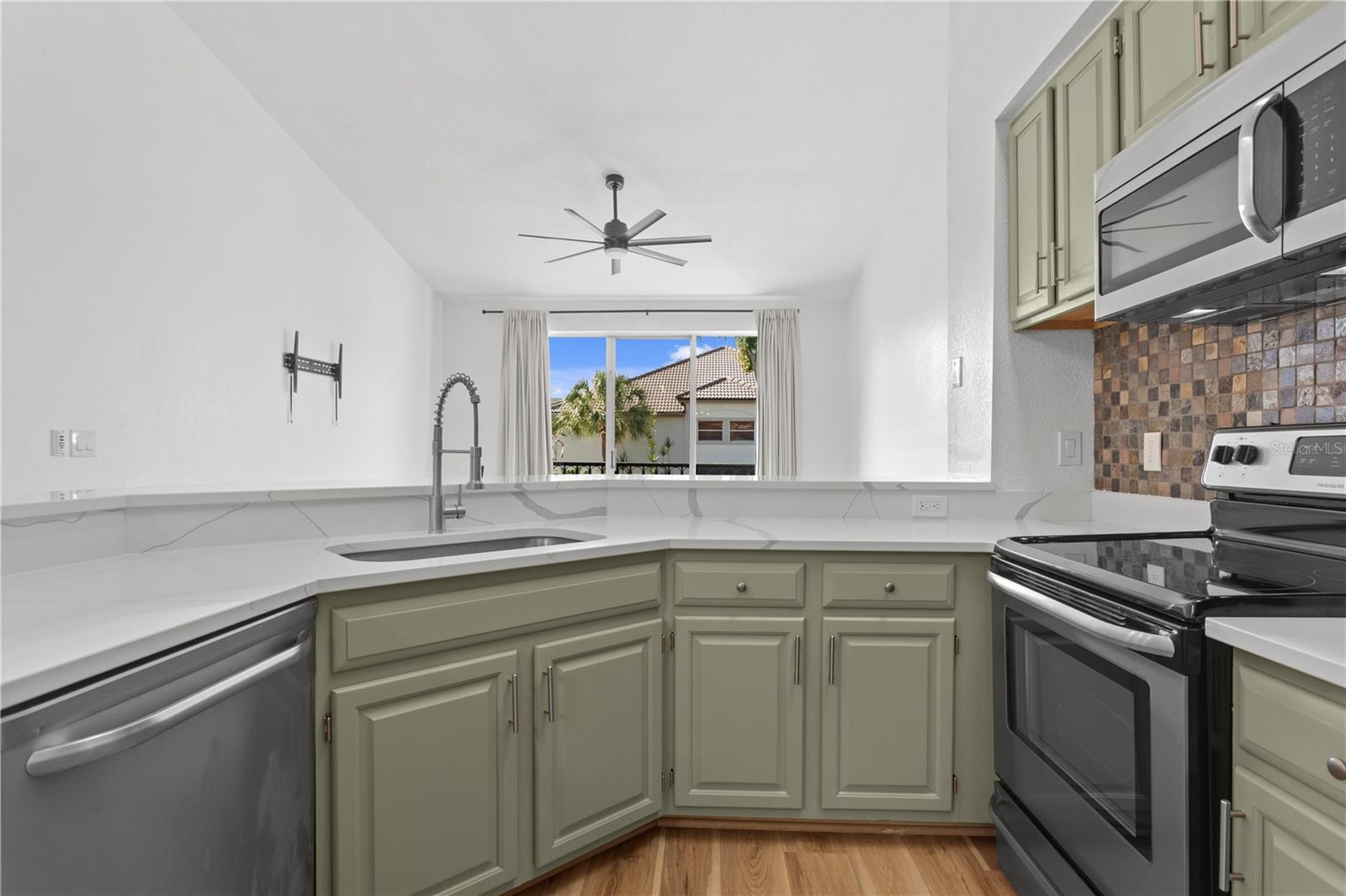 Image 13 of 35 For 604 Arbor Lake Lane