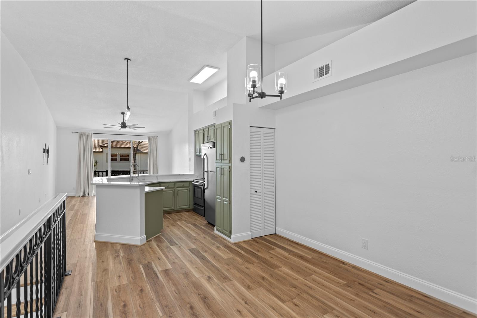 Image 17 of 35 For 604 Arbor Lake Lane