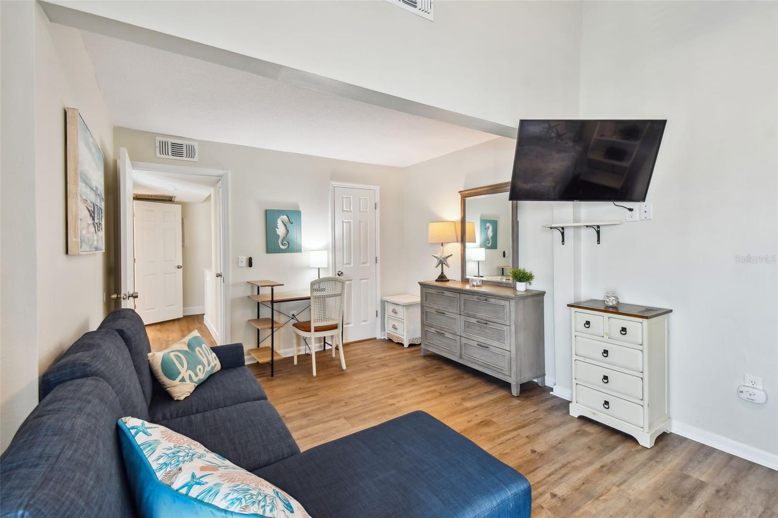 Image 46 of 79 For 315 Medallion Boulevard E