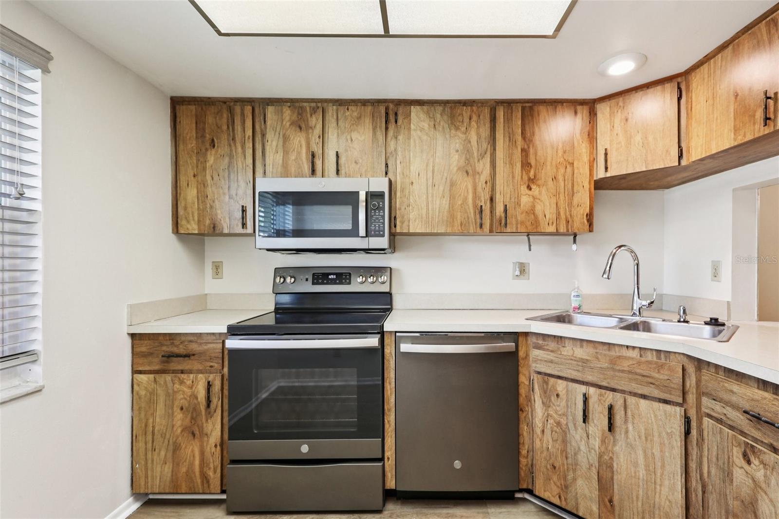 Image 12 of 33 For 10780 43rd Street N 702