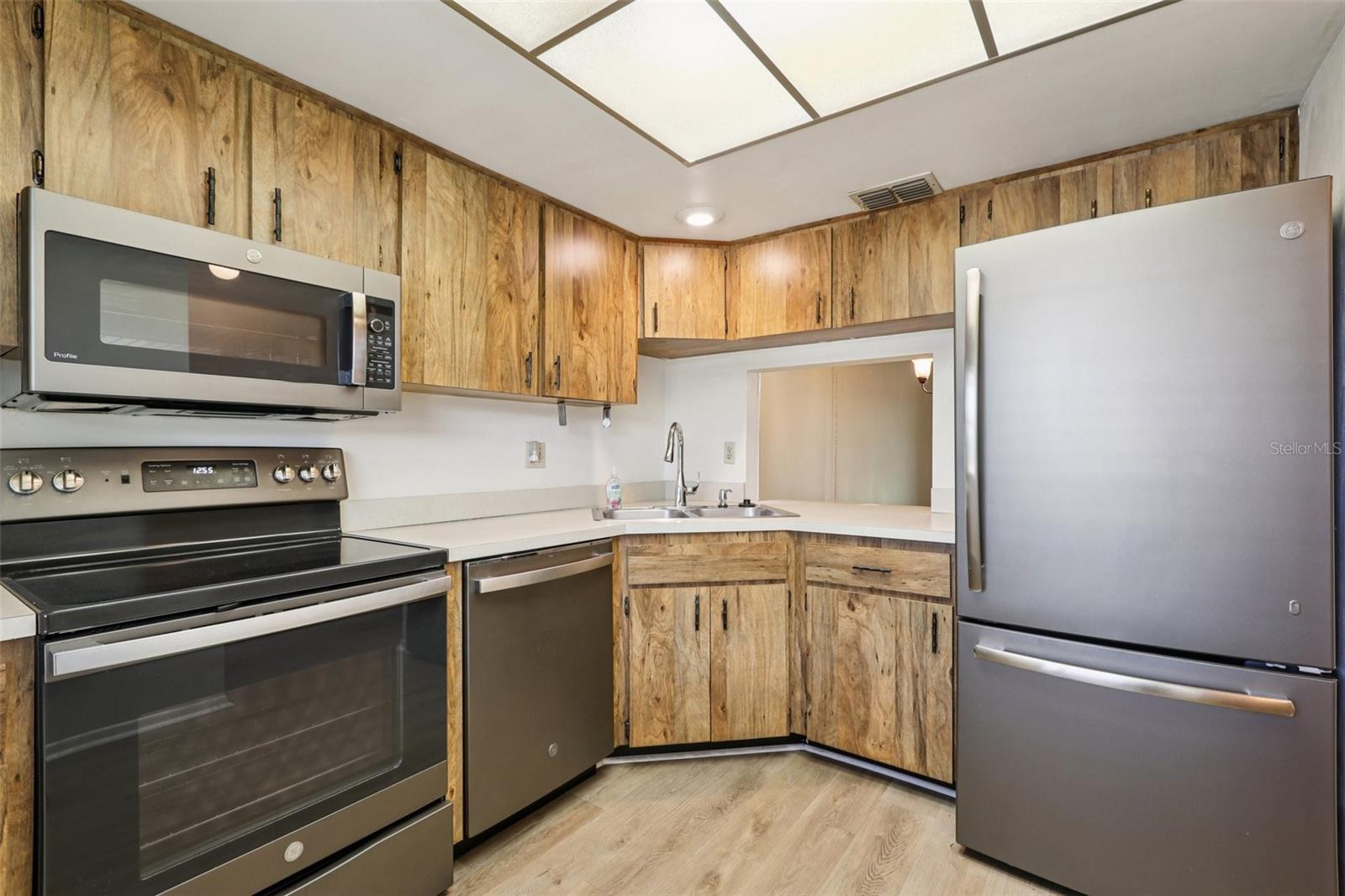 Image 13 of 33 For 10780 43rd Street N 702