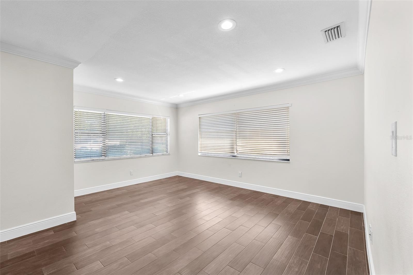 Image 11 of 29 For 2912 Lake Avenue