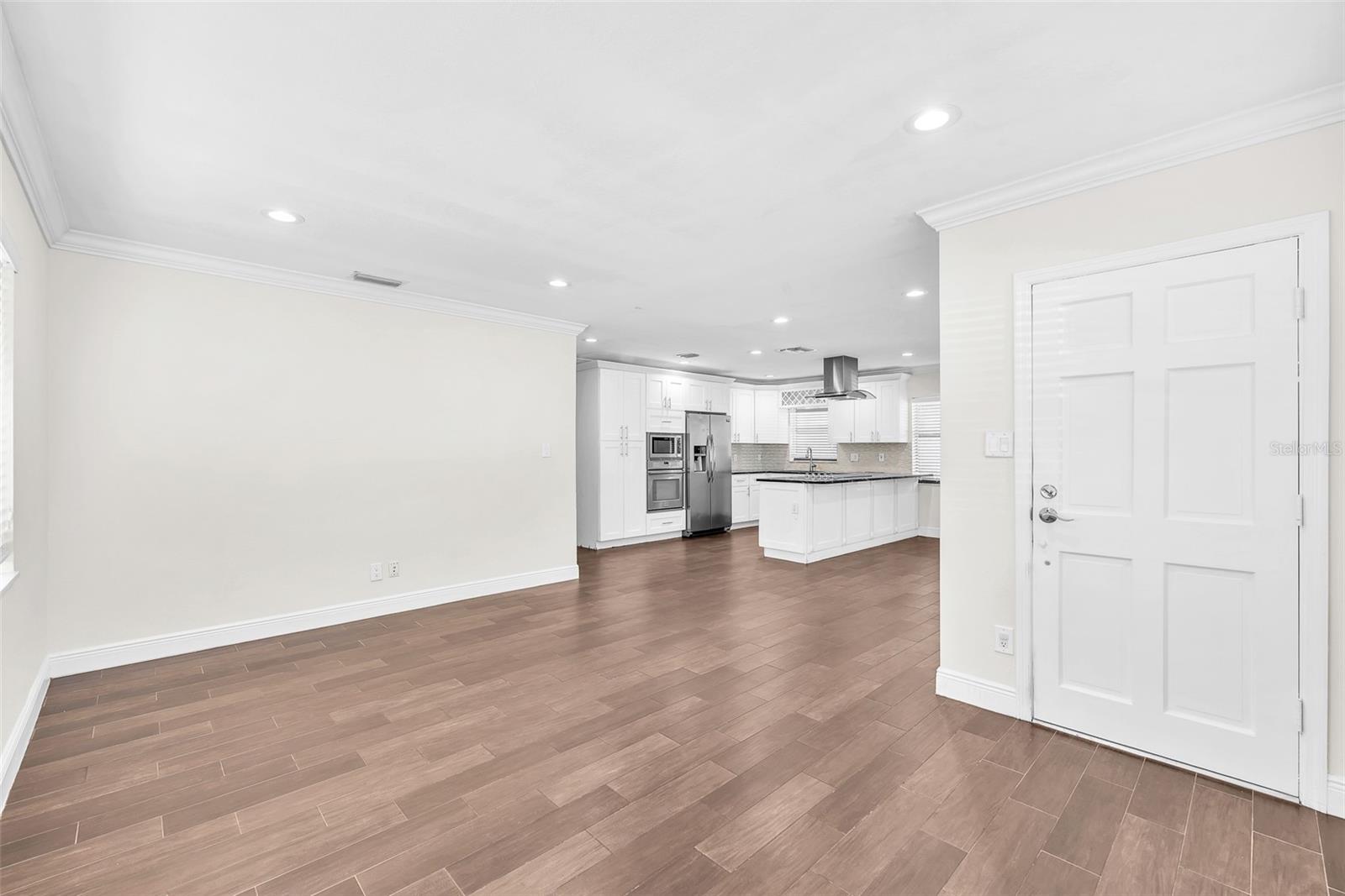 Image 12 of 29 For 2912 Lake Avenue