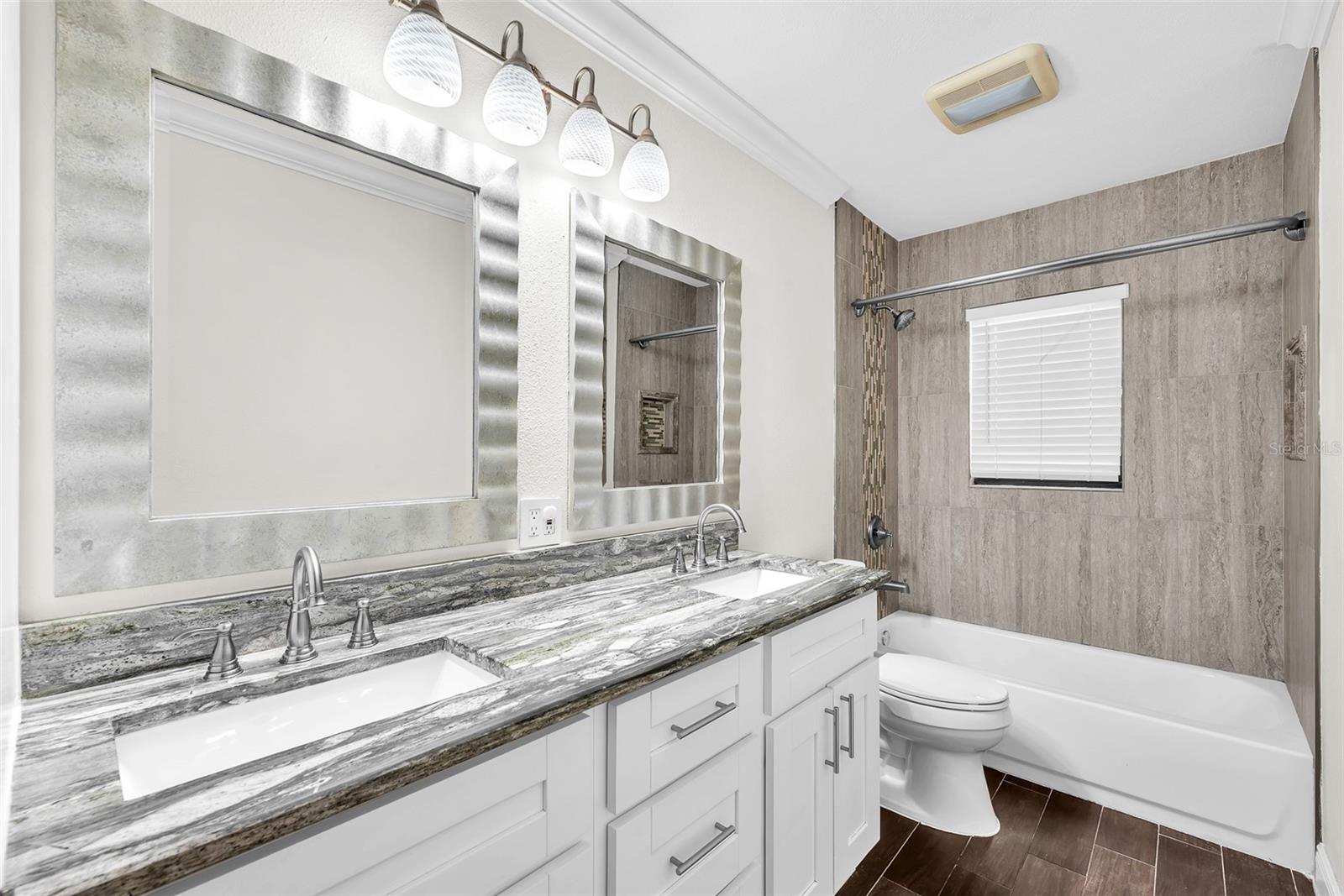 Image 17 of 29 For 2912 Lake Avenue