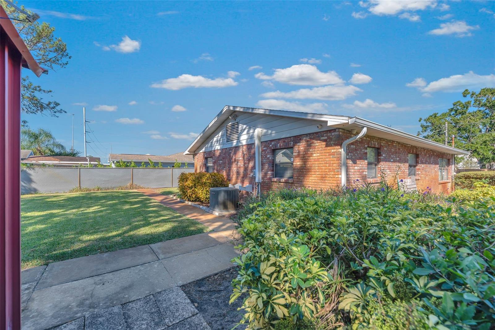 Image 20 of 29 For 2912 Lake Avenue