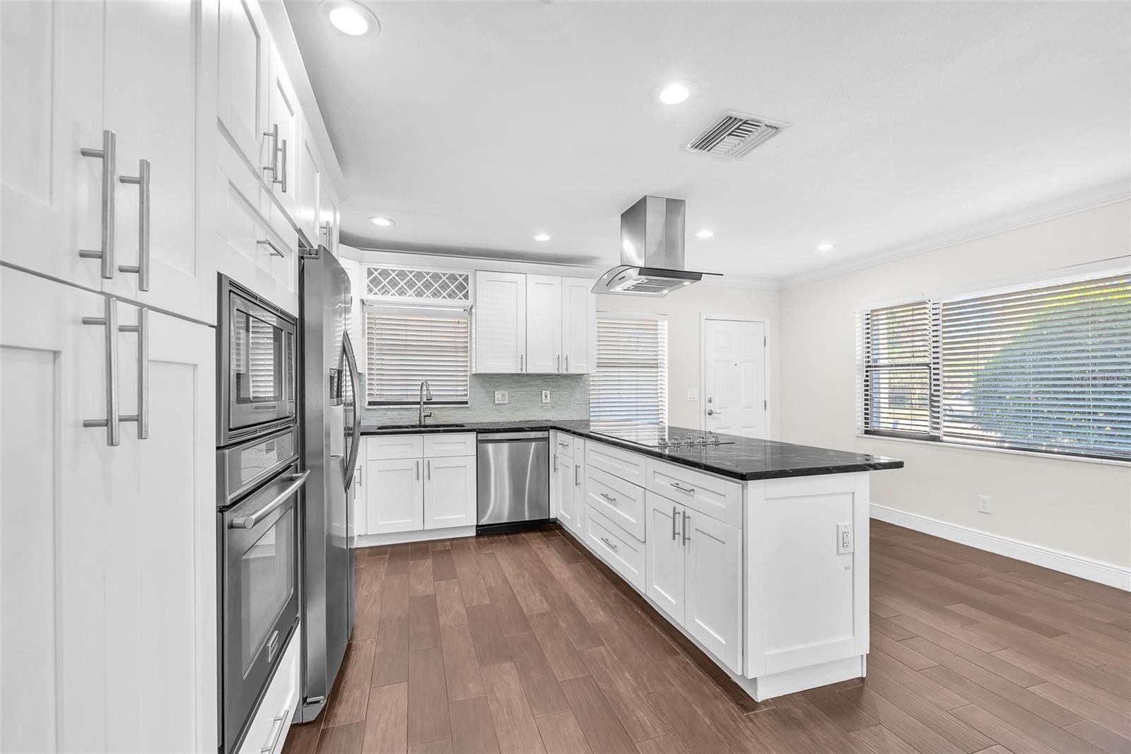 Image 5 of 29 For 2912 Lake Avenue