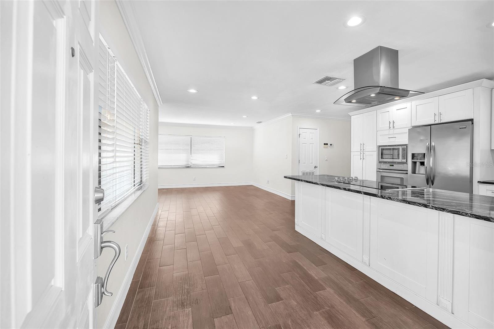 Image 6 of 29 For 2912 Lake Avenue