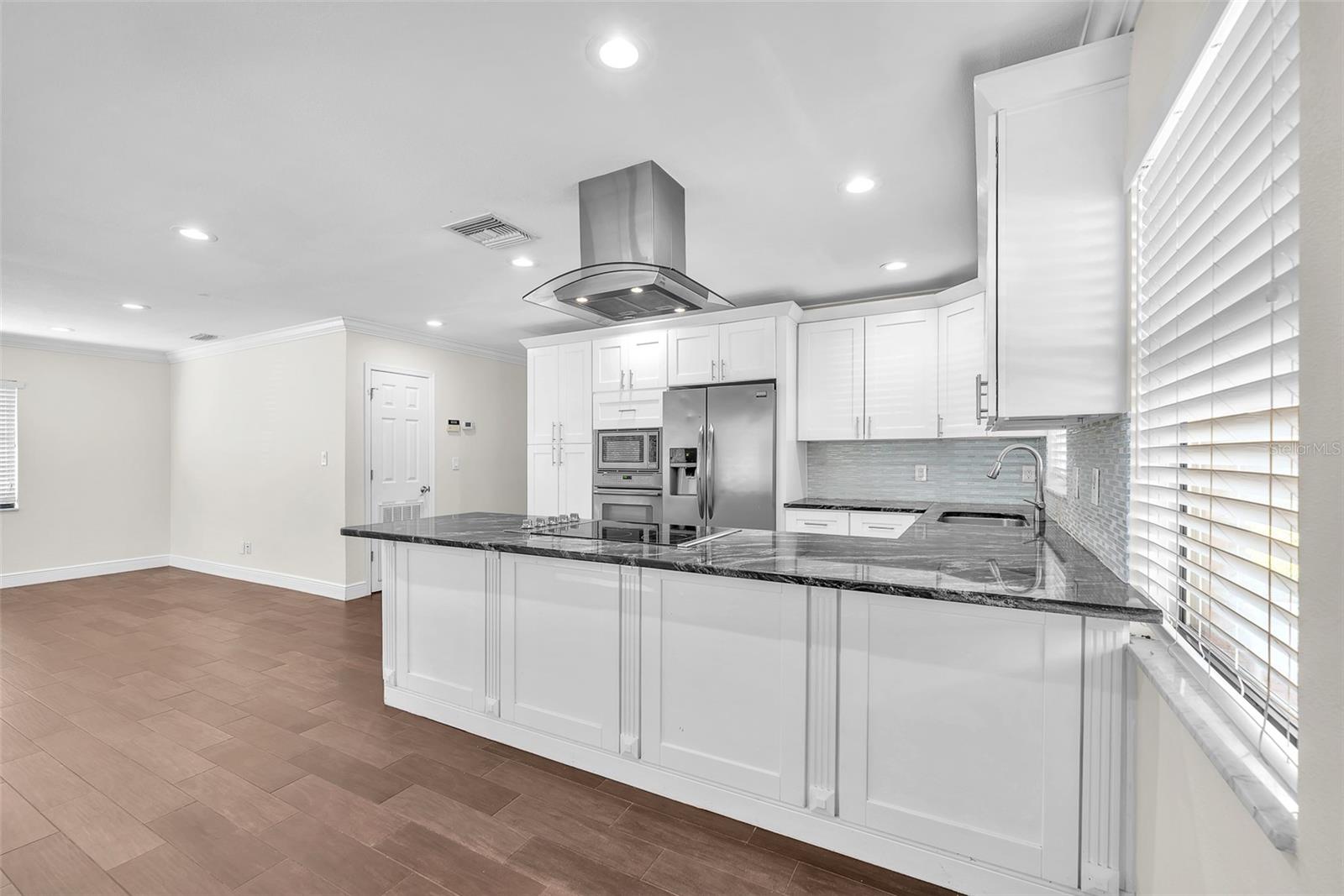 Image 7 of 29 For 2912 Lake Avenue