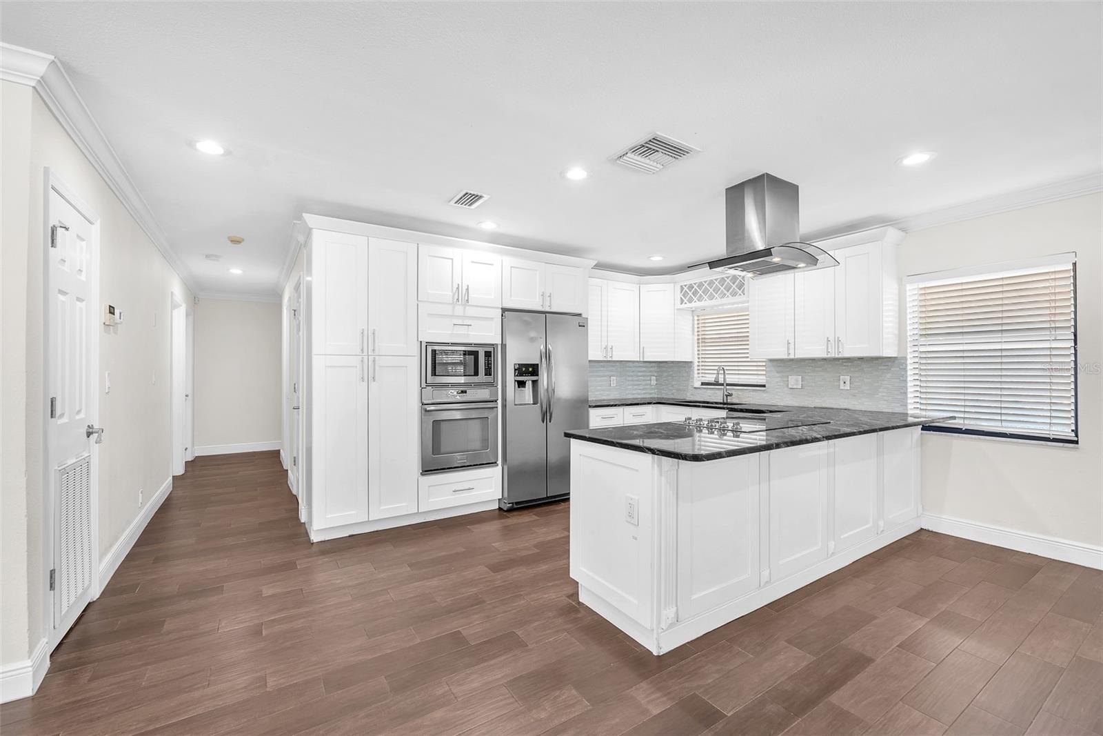 Image 8 of 29 For 2912 Lake Avenue