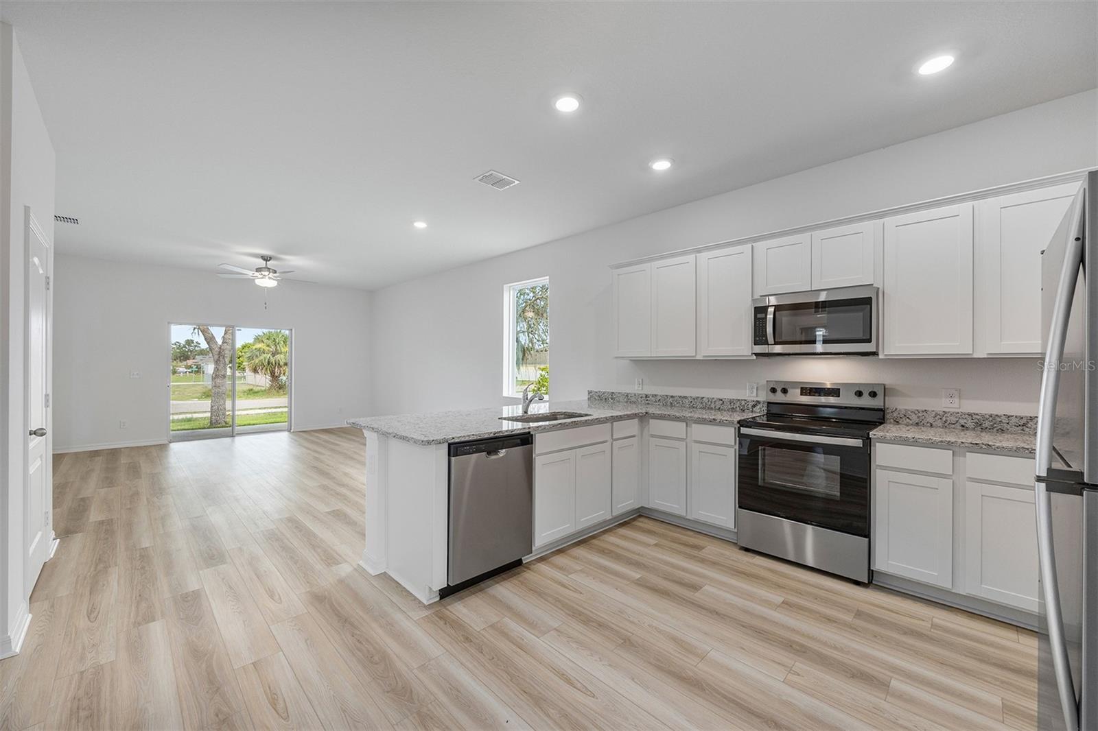 Image 3 of 18 For 385 Begonia Court